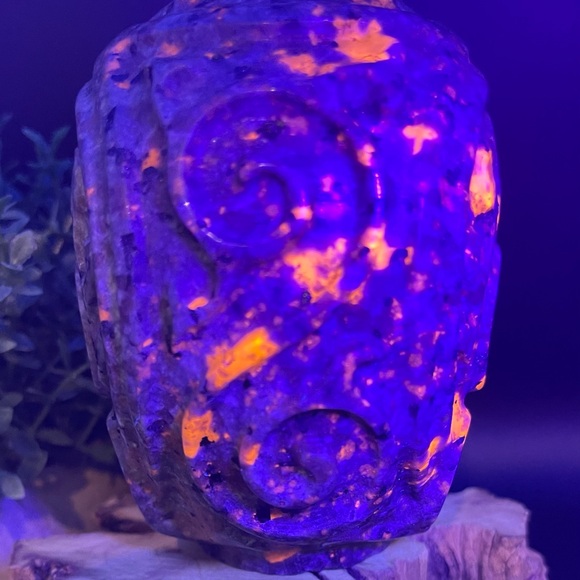 Natural Yooperlite Hand Carved Skull 849g - Picture 9 of 10